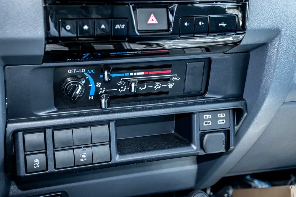 Toyota Land Cruiser 4.0L LC76 LX 2026 GCC Specs - Image 10