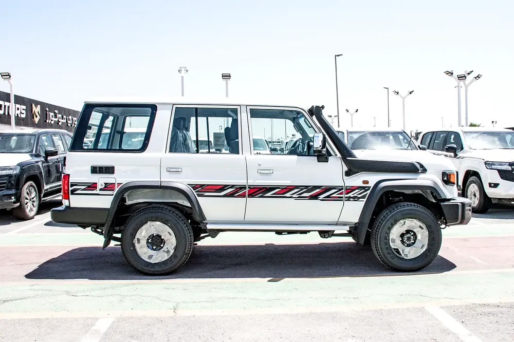 Toyota Land Cruiser 4.0L LC76 LX 2026 GCC Specs - Image 5