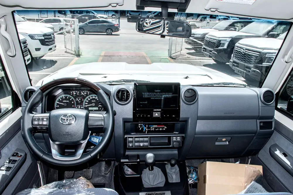Toyota Land Cruiser 4.0L LC76 LX 2026 GCC Specs - Image 6