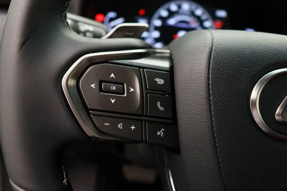 **Special offer** 2024 LX SUV P 3.5L T AT Signature - Image 9