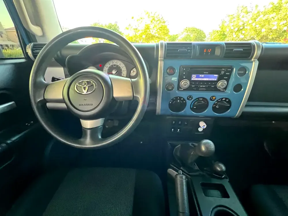 2012 Toyota FJ Cruiser - Manual Transmission - GCC - Image 10