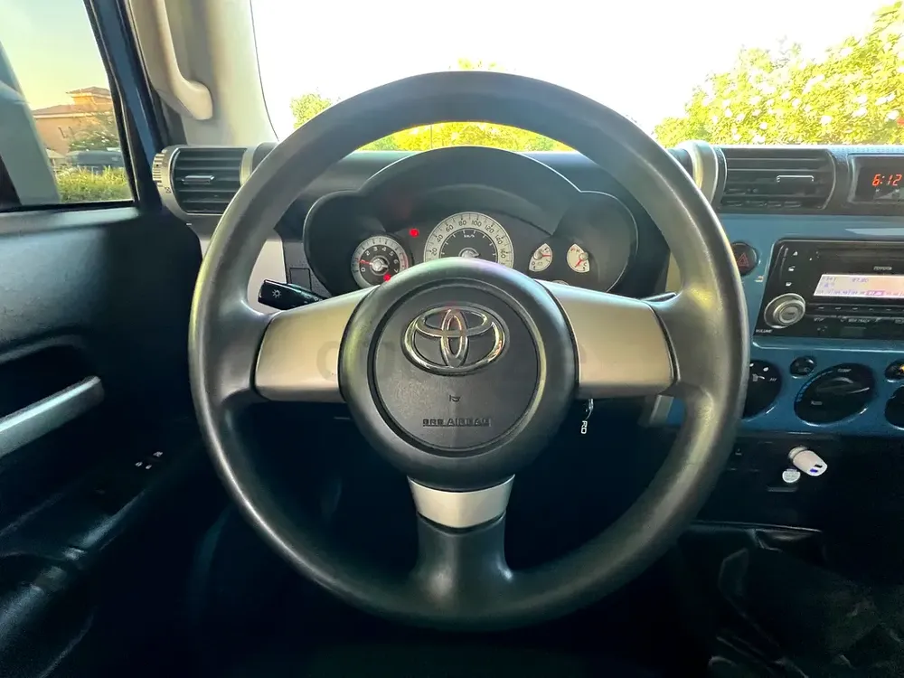 2012 Toyota FJ Cruiser - Manual Transmission - GCC - Image 11