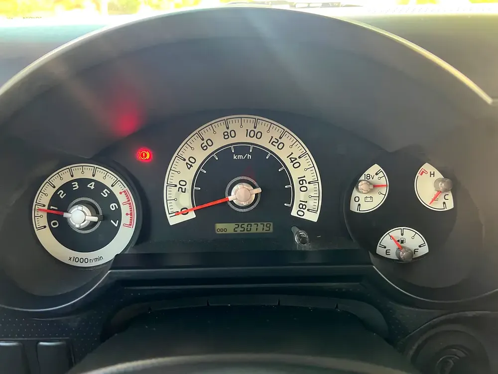 2012 Toyota FJ Cruiser - Manual Transmission - GCC - Image 12