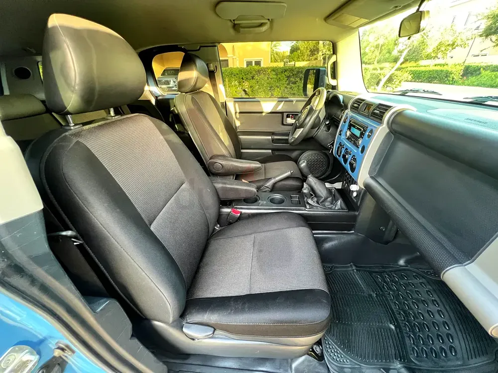 2012 Toyota FJ Cruiser - Manual Transmission - GCC - Image 14