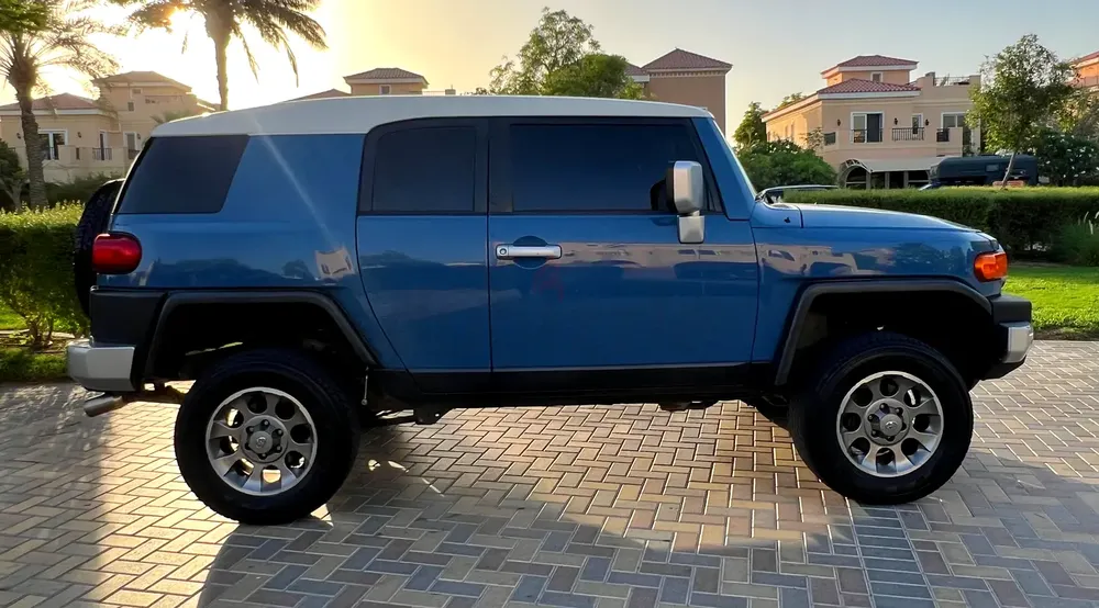 2012 Toyota FJ Cruiser - Manual Transmission - GCC - Image 7
