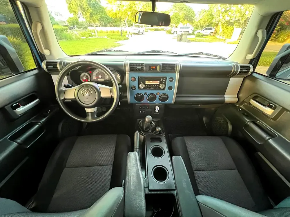 2012 Toyota FJ Cruiser - Manual Transmission - GCC - Image 9