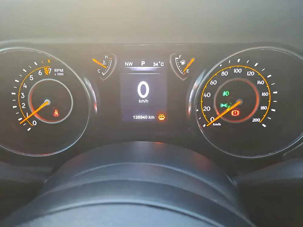Jeep Gladiator Sport 2020 GCC Specs - Adventure Ready V6 No Accident - Image 12