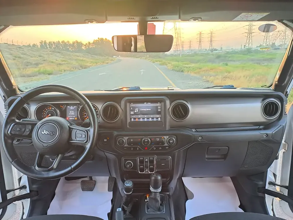 Jeep Gladiator Sport 2020 GCC Specs - Adventure Ready V6 No Accident - Image 13