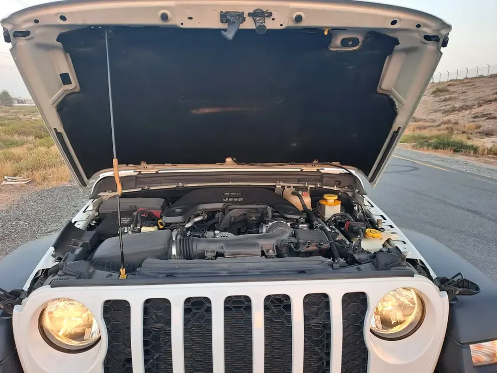 Jeep Gladiator Sport 2020 GCC Specs - Adventure Ready V6 No Accident - Image 9