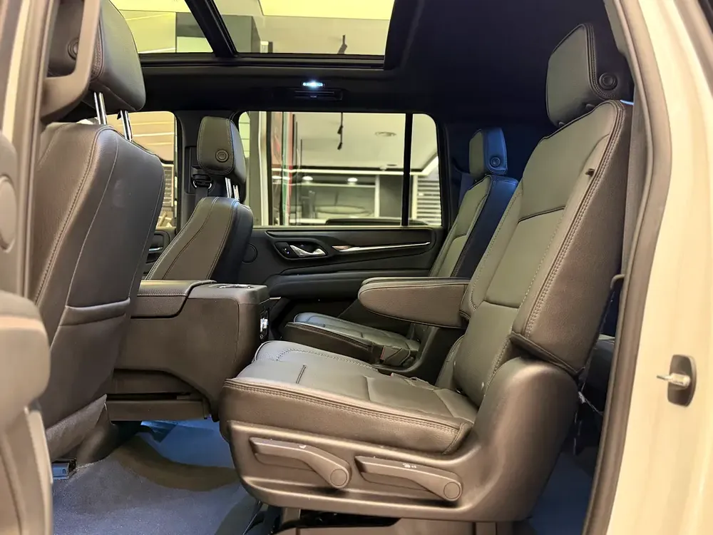 GMC Yukon XL Denali 2023 - Premium Luxury SUV - Image 10