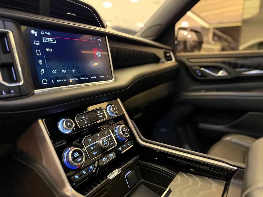 GMC Yukon XL Denali 2023 - Premium Luxury SUV - Image 15