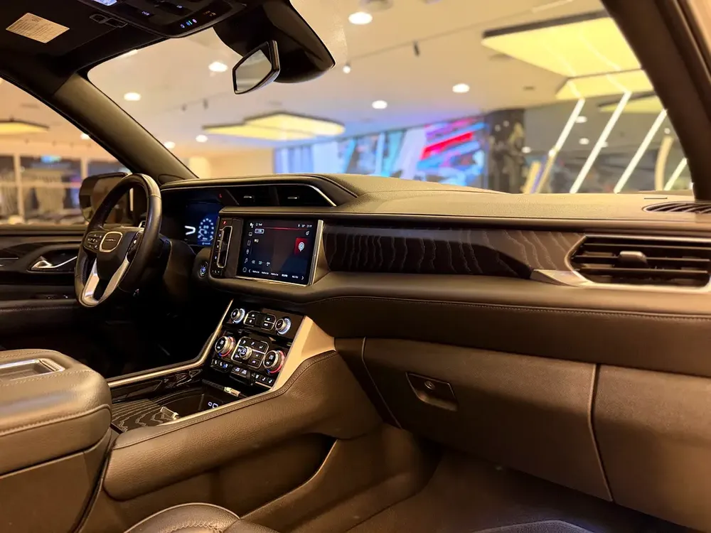 GMC Yukon XL Denali 2023 - Premium Luxury SUV - Image 17