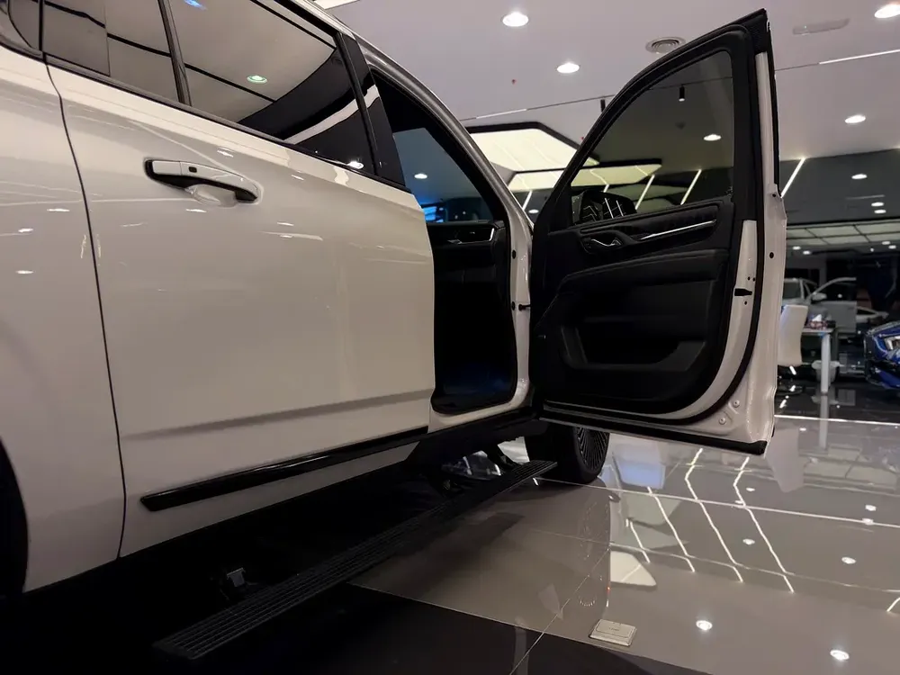 GMC Yukon XL Denali 2023 - Premium Luxury SUV - Image 18