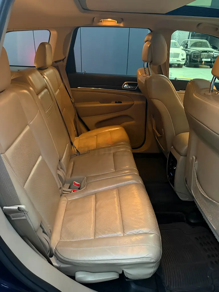 Jeep Grand Cherokee Limited 2015 - Canadian Specs - Excellent Condition - Image 6