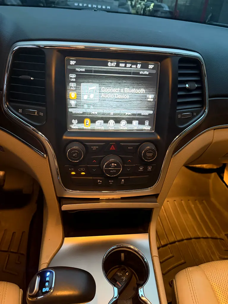 Jeep Grand Cherokee Limited 2015 - Canadian Specs - Excellent Condition - Image 9