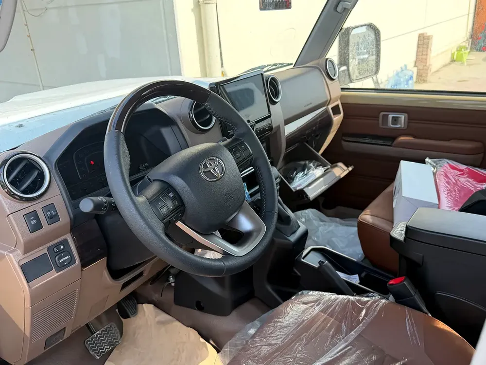 4.0L Toyota Land Cruiser 70 Series LC 79 LX - GCC Specs - 2026 - Brand New - Image 5