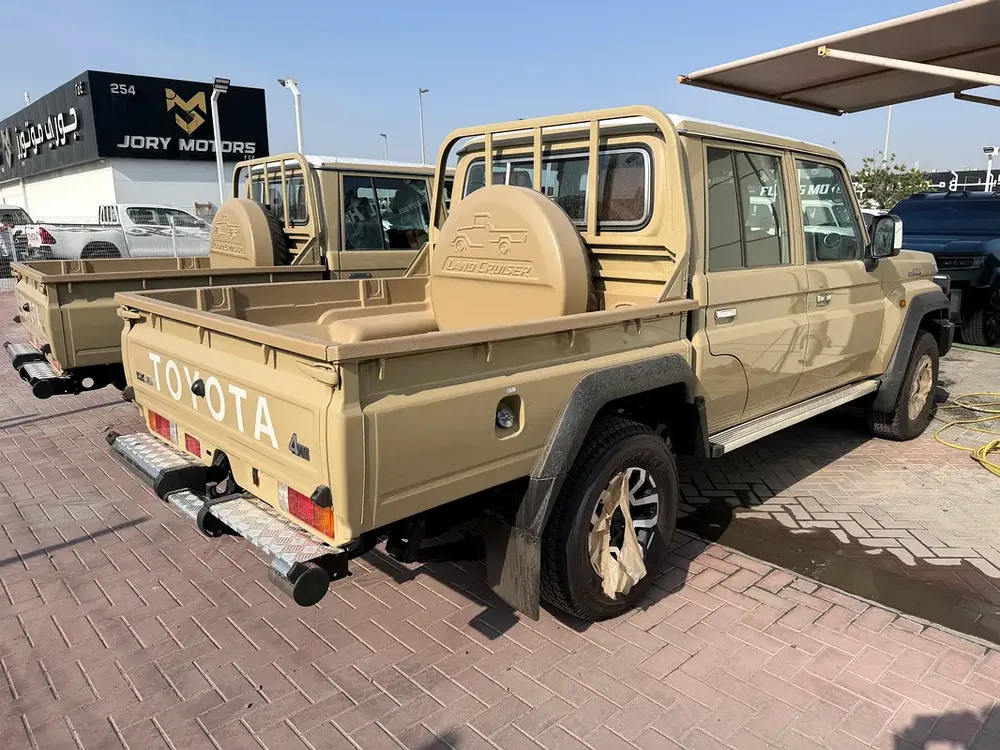 4.0L Toyota Land Cruiser 70 Series LC 79 LX - GCC Specs - 2026 - Brand New - Image 9