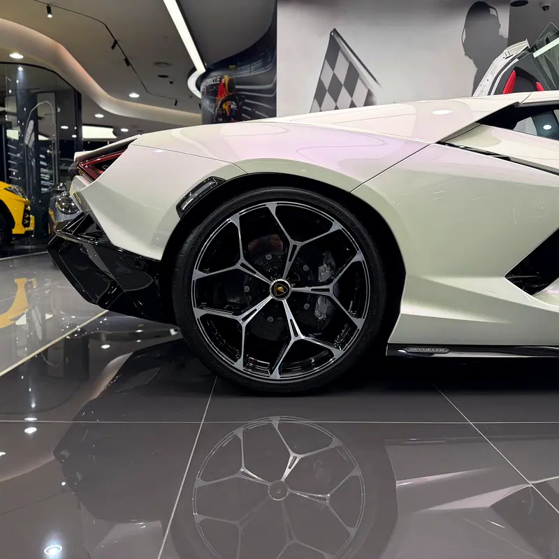 LAMBORGHINI REVUELTO PEARL WHITE - Image 4