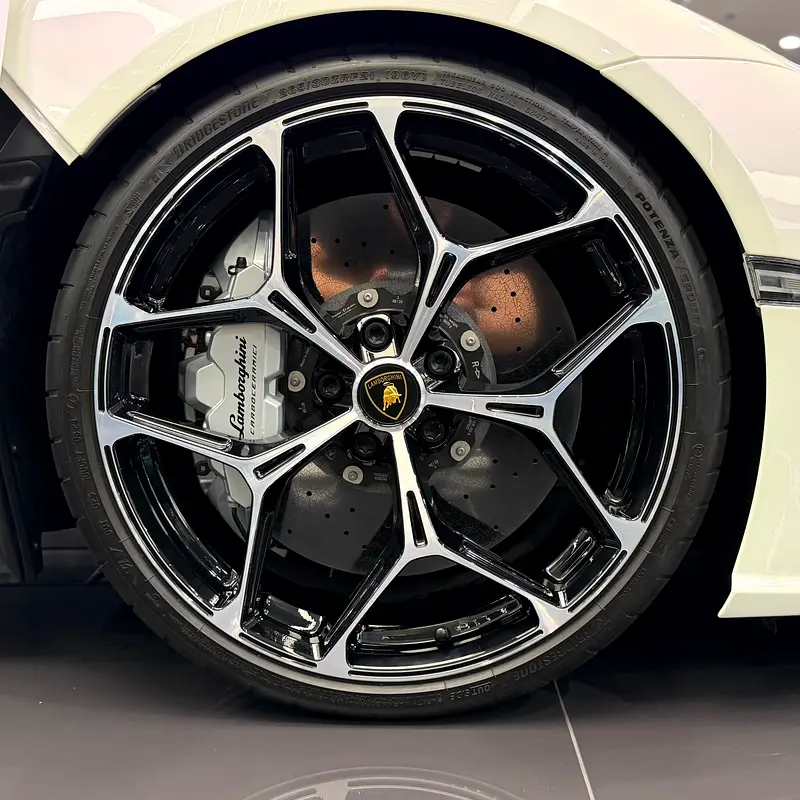 LAMBORGHINI REVUELTO PEARL WHITE - Image 6