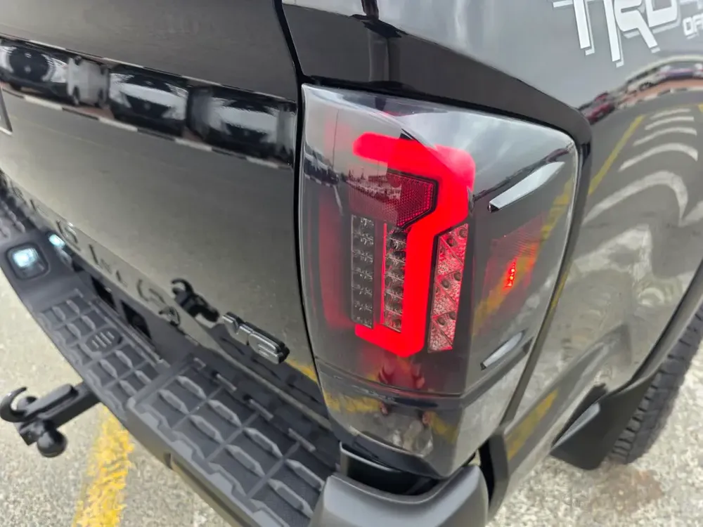 2023 Toyota Tacoma TRD Off Road 4x4 AWD - 3.0L V6 Push Start with Diff Lock and Radar - Image 18