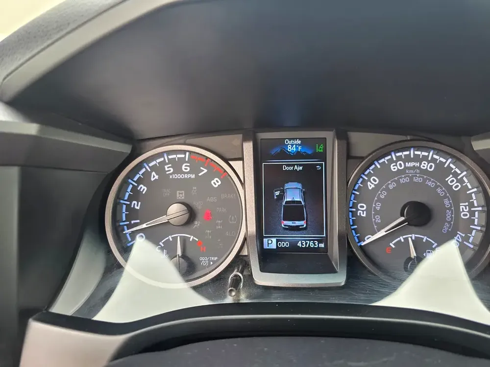 2023 Toyota Tacoma TRD Off Road 4x4 AWD - 3.0L V6 Push Start with Diff Lock and Radar - Image 19
