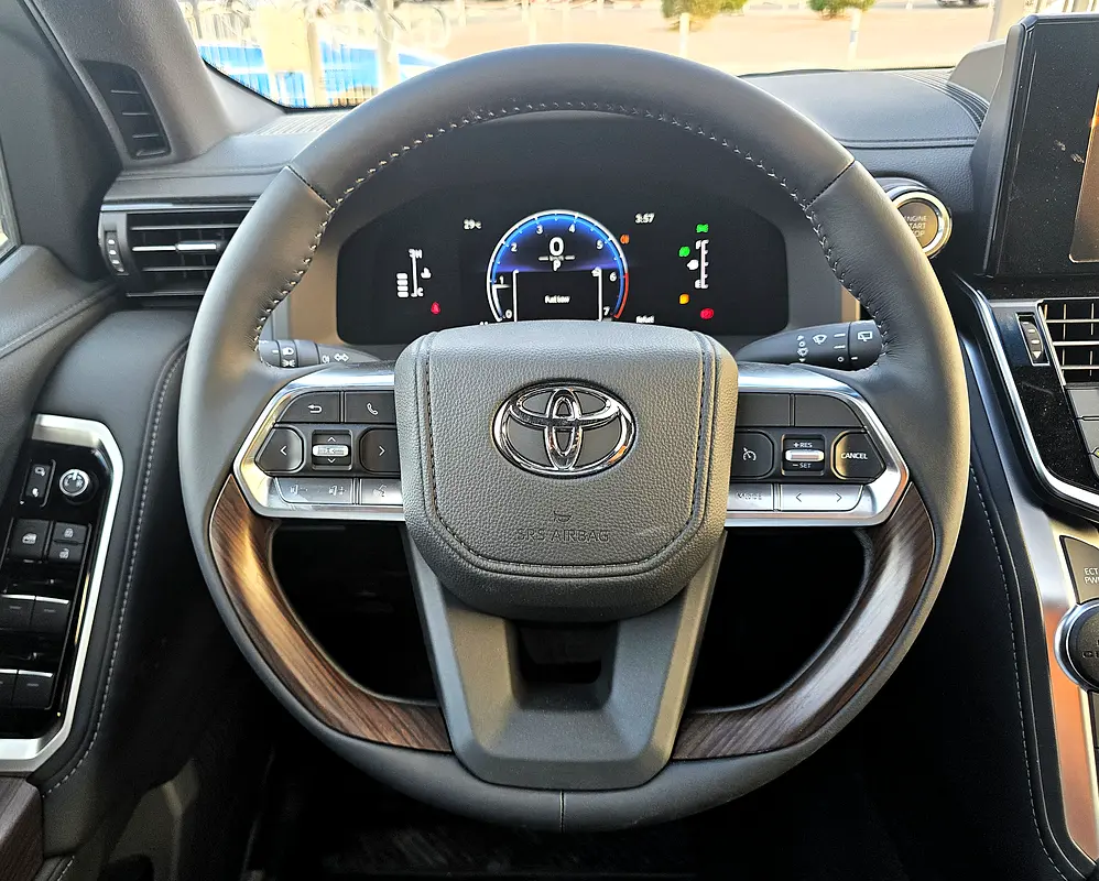 Toyota Land Cruiser GXR 4.0L petrol 2026 black color - Image 10