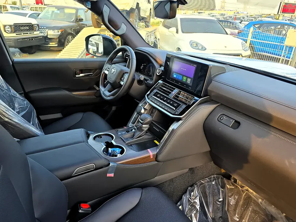 Toyota Land Cruiser GXR 4.0L petrol 2026 black color - Image 11