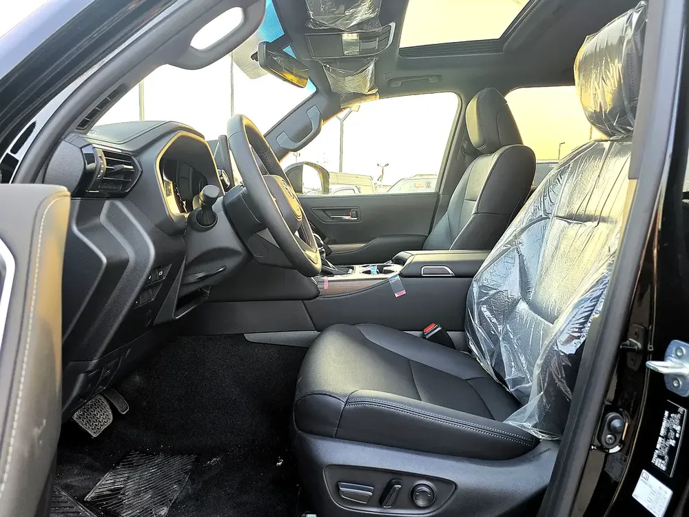 Toyota Land Cruiser GXR 4.0L petrol 2026 black color - Image 7