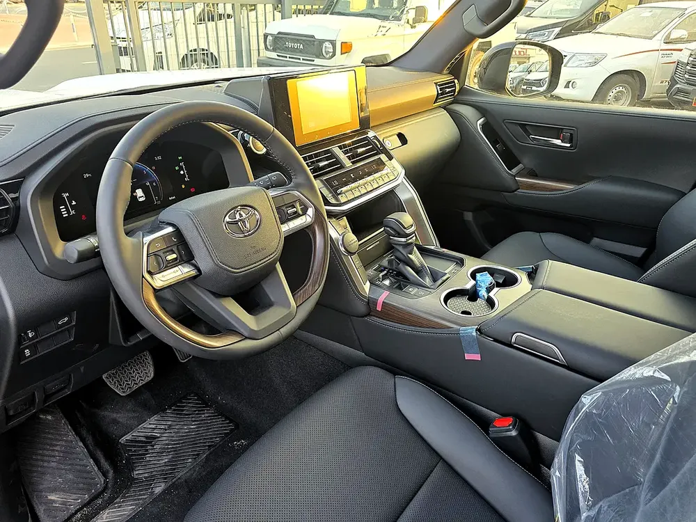 Toyota Land Cruiser GXR 4.0L petrol 2026 black color - Image 8