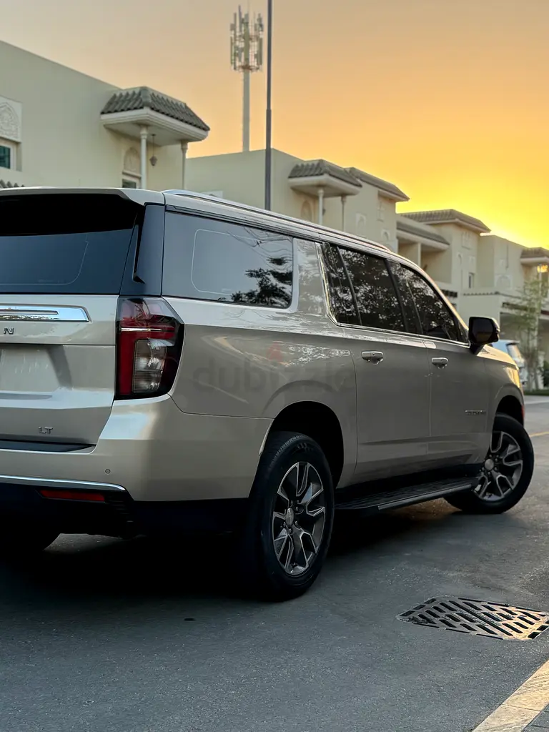 Pristine 2023 Chevrolet Suburban LT | GCC Specs | Full Dealer History - Image 4