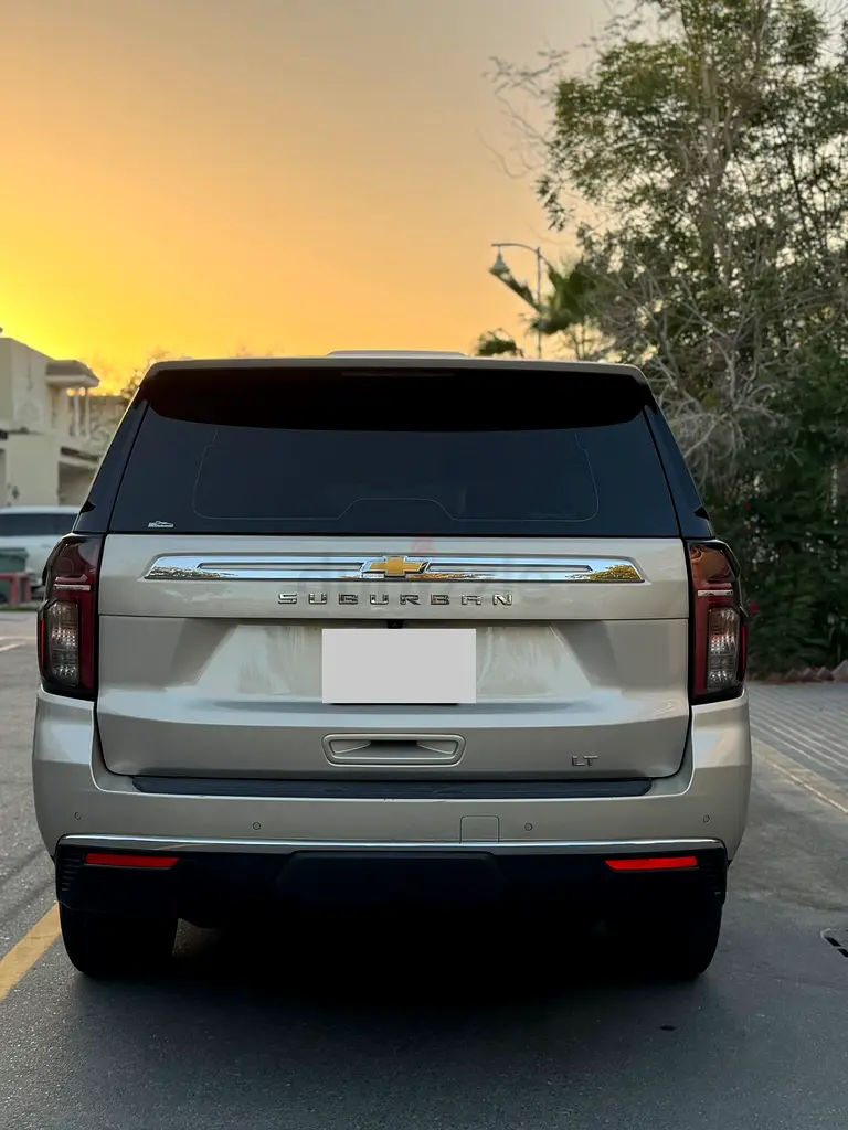 Pristine 2023 Chevrolet Suburban LT | GCC Specs | Full Dealer History - Image 5