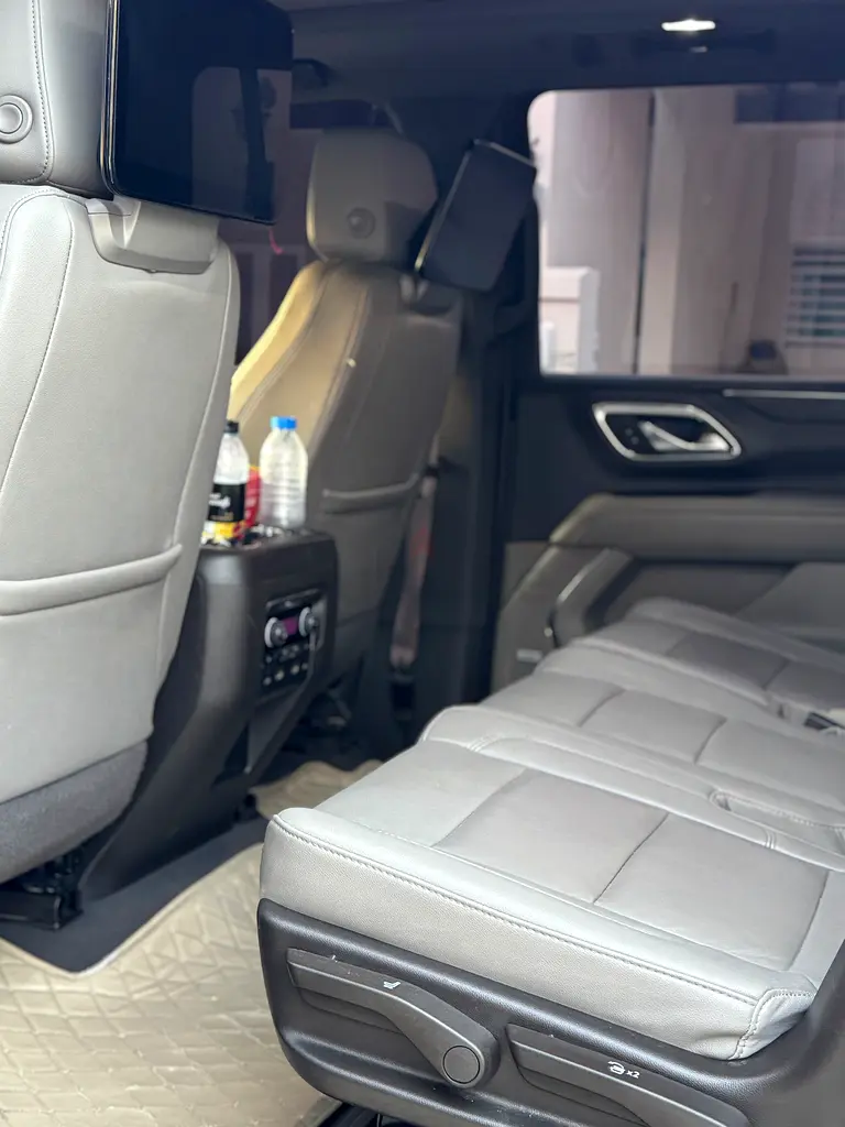 Pristine 2023 Chevrolet Suburban LT | GCC Specs | Full Dealer History - Image 7
