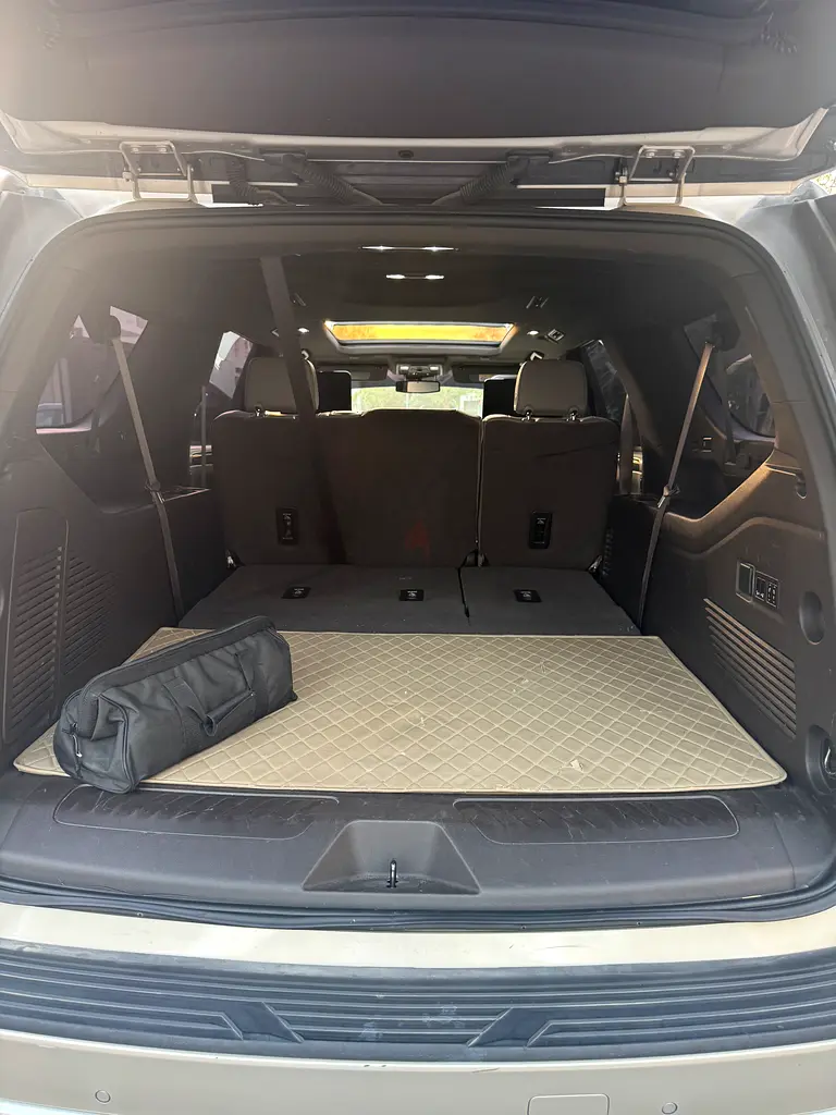 Pristine 2023 Chevrolet Suburban LT | GCC Specs | Full Dealer History - Image 9