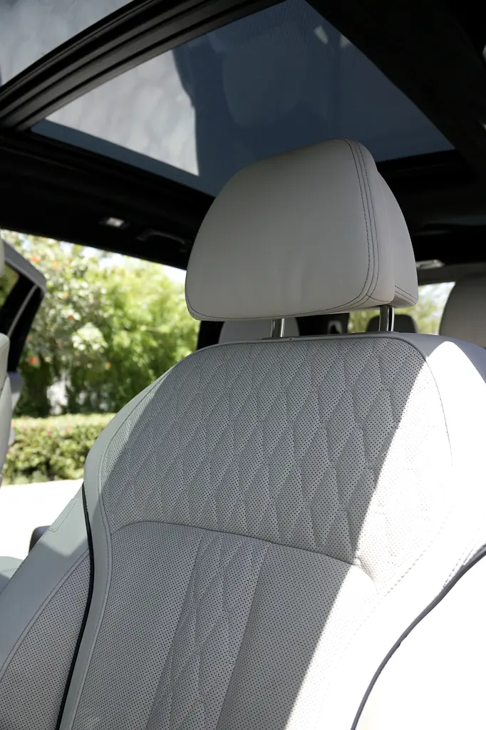 2024 BMW X7 M Sport | GCC | Agency Warranty  Service | Captain Seats *RARE* | 2 keys - Image 10