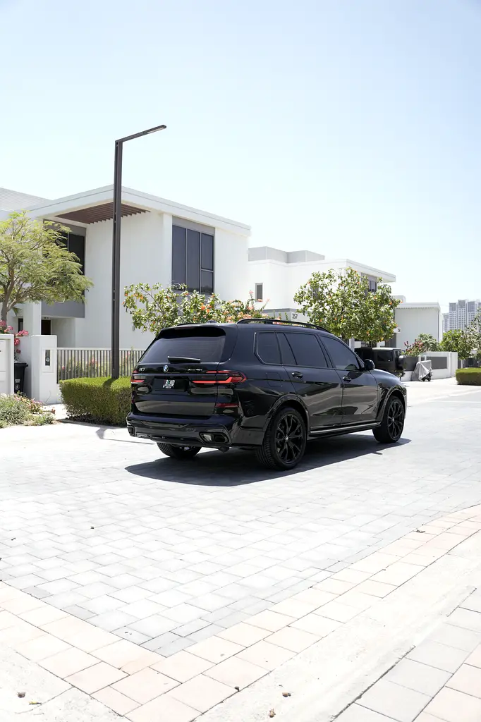 2024 BMW X7 M Sport | GCC | Agency Warranty  Service | Captain Seats *RARE* | 2 keys - Image 16