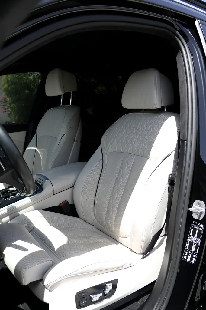 2024 BMW X7 M Sport | GCC | Agency Warranty  Service | Captain Seats *RARE* | 2 keys - Image 20