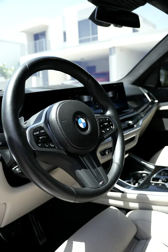2024 BMW X7 M Sport | GCC | Agency Warranty  Service | Captain Seats *RARE* | 2 keys - Image 9