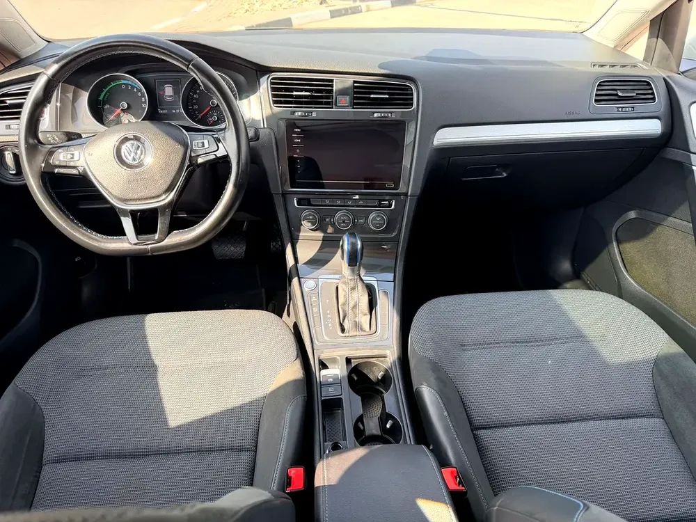 VOLKSWAGEN E-GOLF FULL OPTION SINGLE OWNER ORIGINAL PAINT FULL SERVICE HISTORY FROM AL NABOODA - Image 12