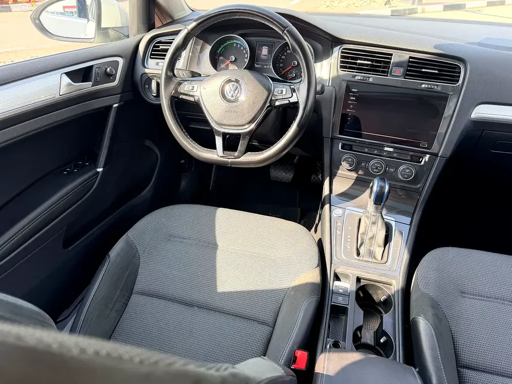VOLKSWAGEN E-GOLF FULL OPTION SINGLE OWNER ORIGINAL PAINT FULL SERVICE HISTORY FROM AL NABOODA - Image 13