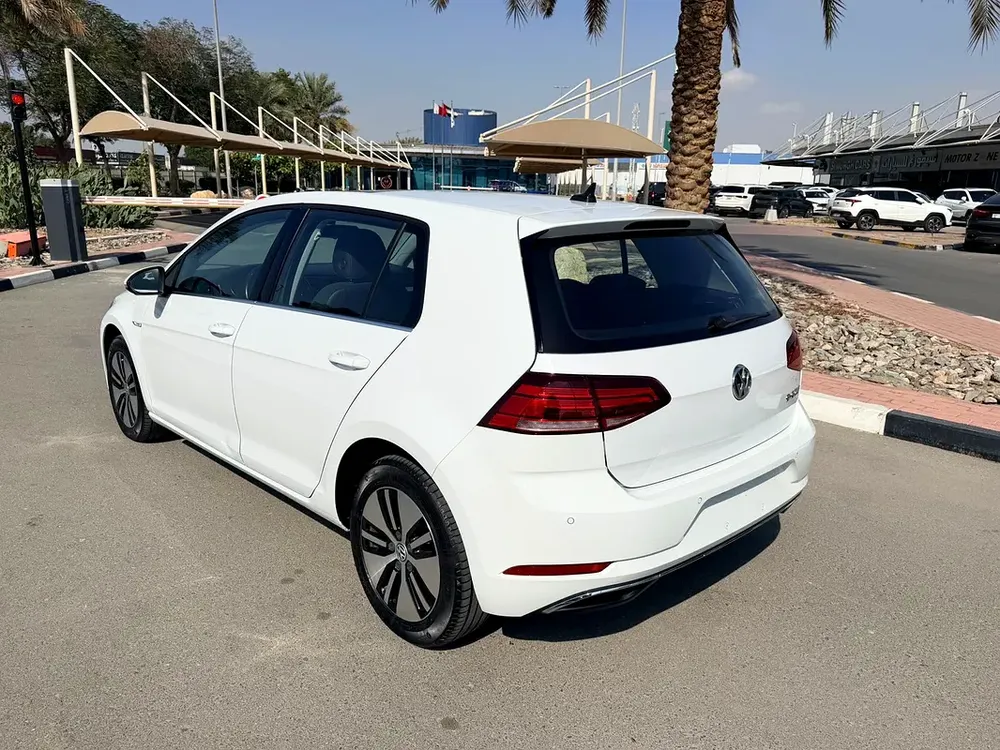 VOLKSWAGEN E-GOLF FULL OPTION SINGLE OWNER ORIGINAL PAINT FULL SERVICE HISTORY FROM AL NABOODA - Image 8