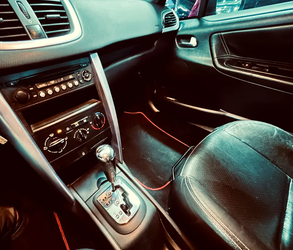 2008 Peugeot 207 CC Sport | GCC Specs | Well Maintained Convertible - Image 12