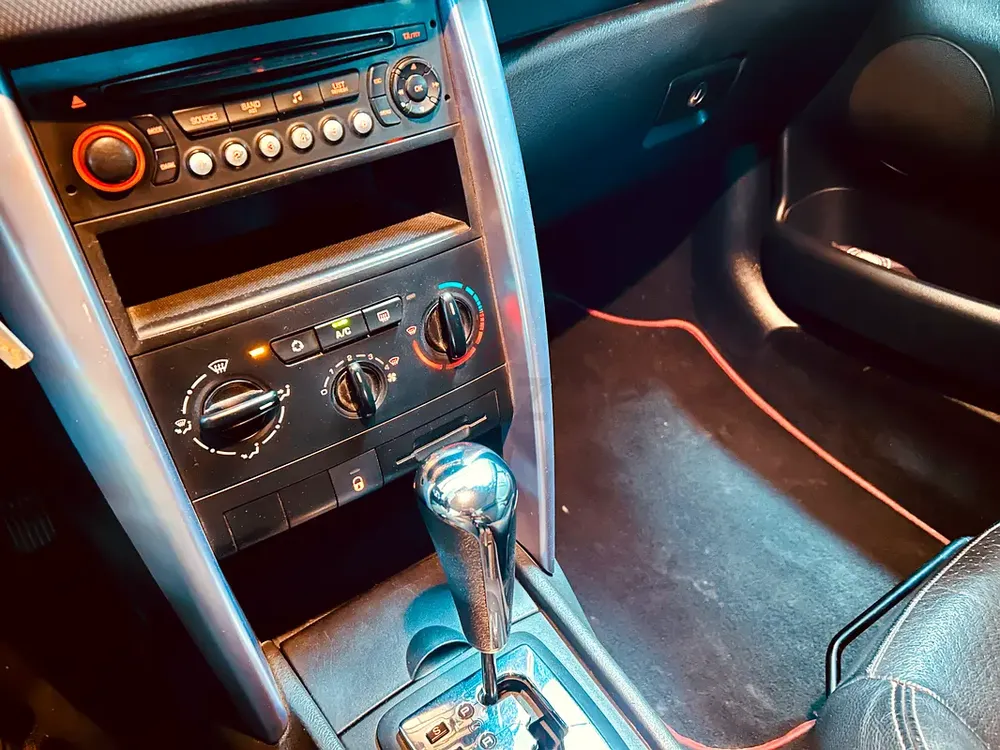 2008 Peugeot 207 CC Sport | GCC Specs | Well Maintained Convertible - Image 13