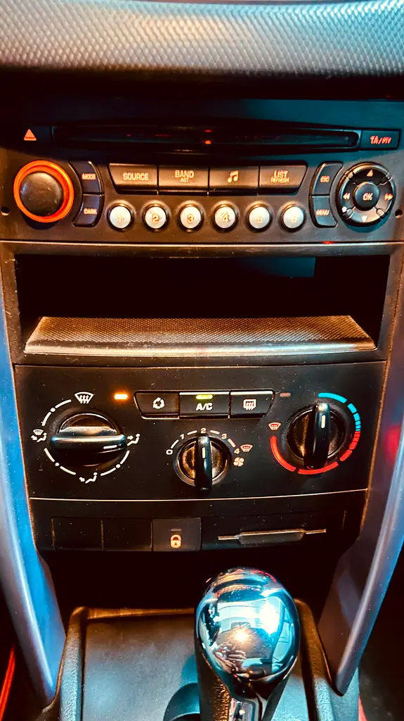 2008 Peugeot 207 CC Sport | GCC Specs | Well Maintained Convertible - Image 15
