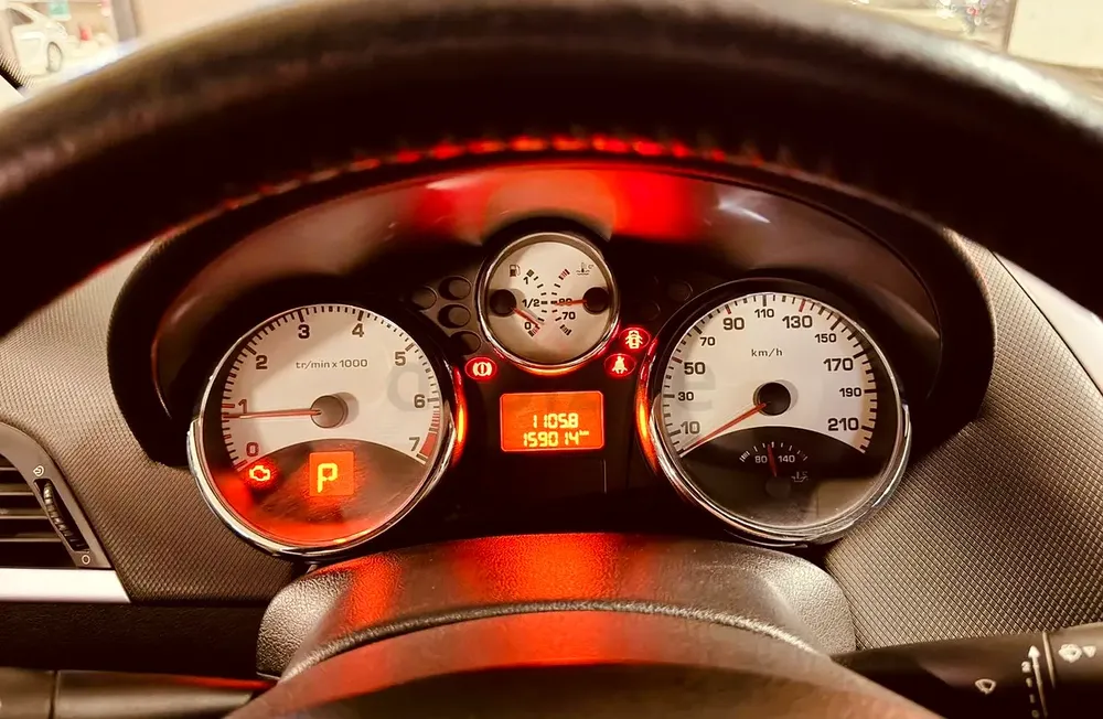 2008 Peugeot 207 CC Sport | GCC Specs | Well Maintained Convertible - Image 7