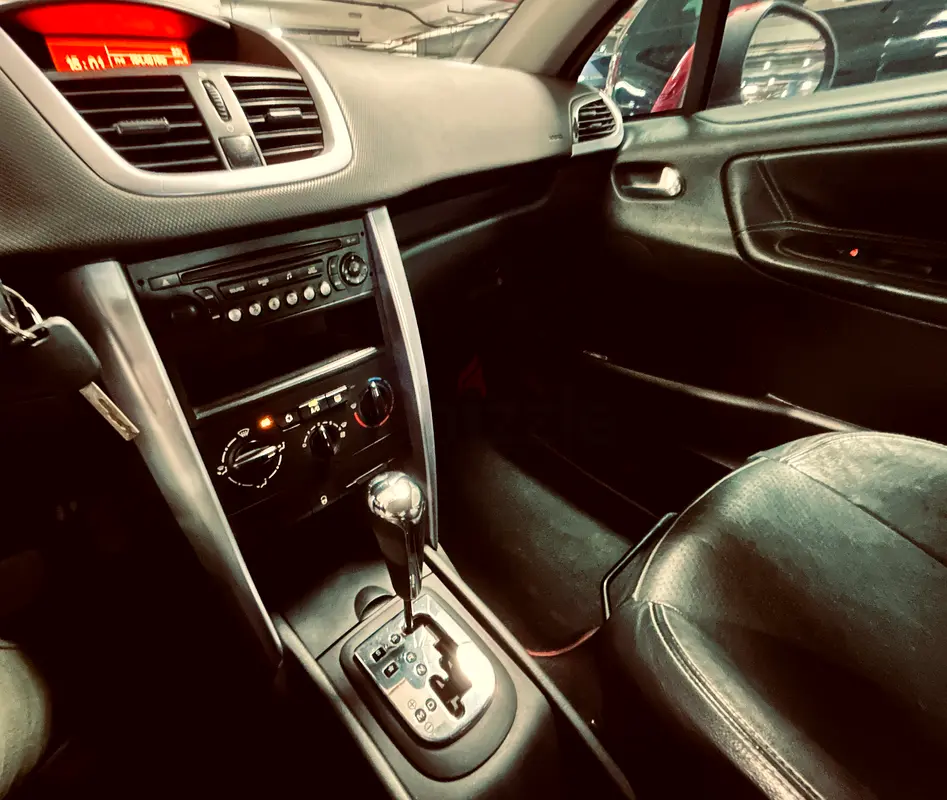 2008 Peugeot 207 CC Sport | GCC Specs | Well Maintained Convertible - Image 8