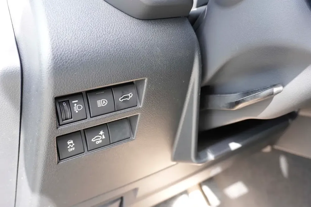 Toyota Land Cruiser 2026 GXR 4.0 GCC Specs With Radar - Image 11