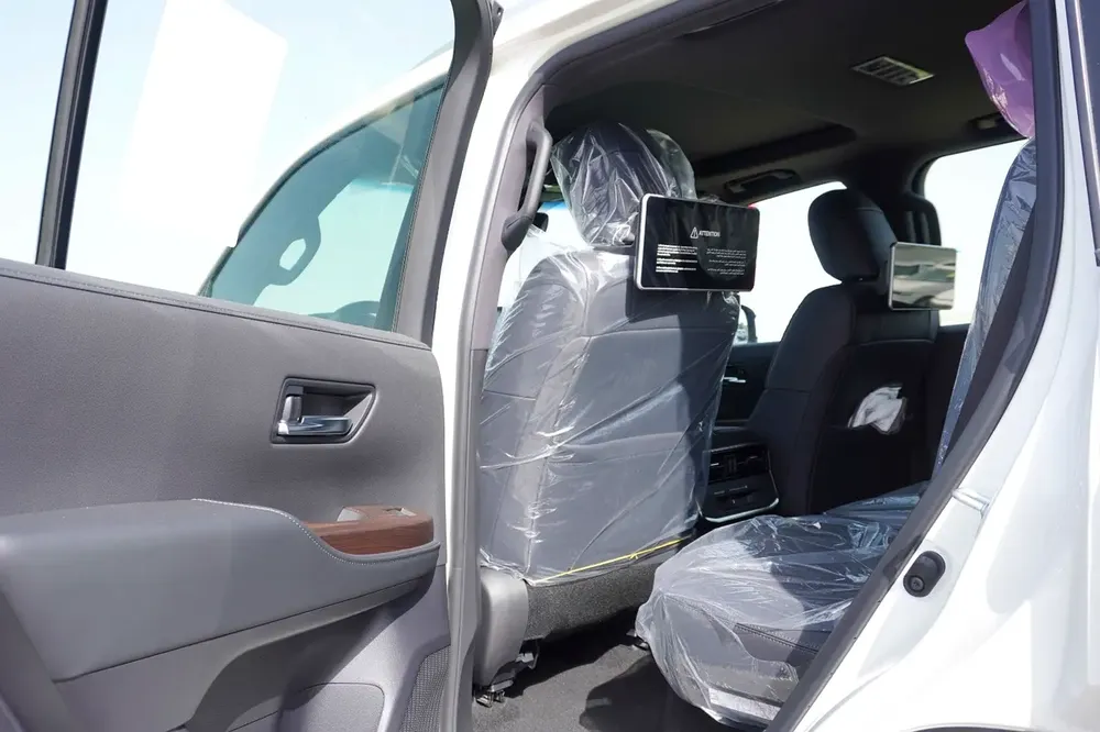 Toyota Land Cruiser 2026 GXR 4.0 GCC Specs With Radar - Image 12