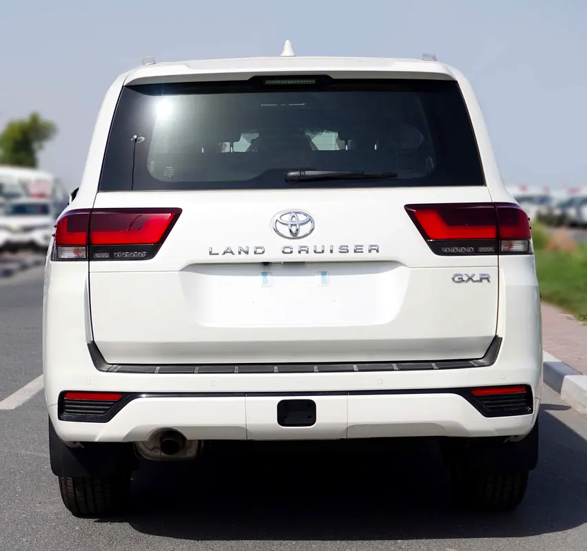 Toyota Land Cruiser 2026 GXR 4.0 GCC Specs With Radar - Image 6