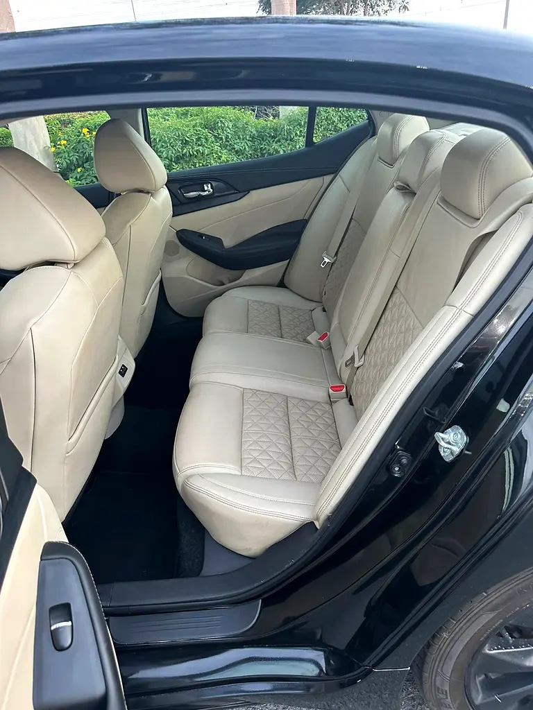 NISSAN MAXIMA SR FULL OPTION GCC SPECS SINGLE OWNER ORIGINAL PAINT - Image 11
