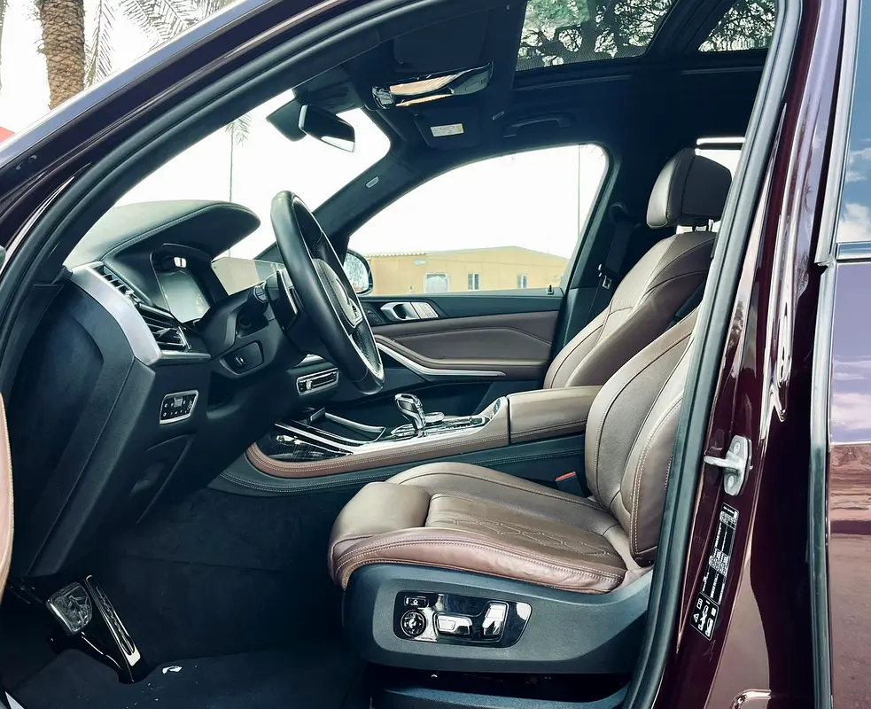 Bmw X7 M sports  gcc  first owner  with  full  service  history  from showroom under warranty - Image 11